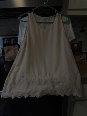 Sleeveless Cream Lace-Hem Tank Top